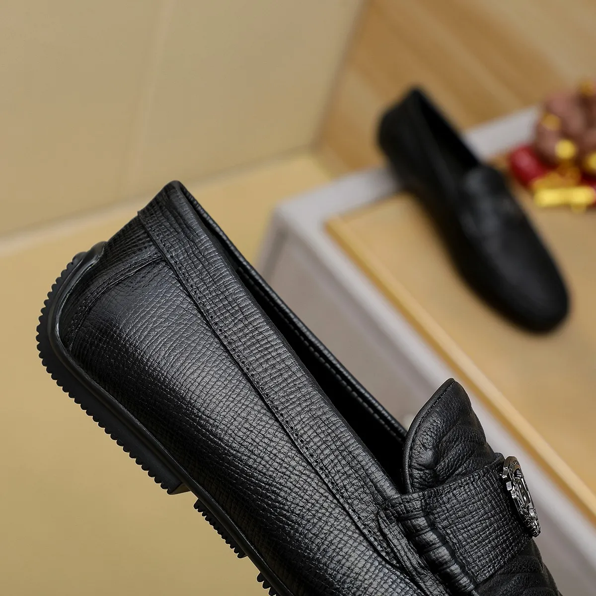 Men's men's shoes 💰440 [BV] 👟👟 Italian luxury brand Made with imported cowhide technology to highlight high-end men's taste of light luxury life [color] [color] Masters with ten years of manual experience create classic weaving 🌴 The inner top layer 🐮 lining 💯😘 The top quality inherits the brand craftsmanship! Color, code number 39-44 (38.45. Can be customized)